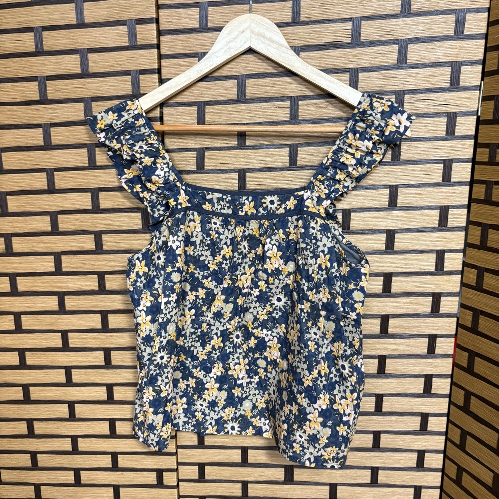 Roan & Ryan Blue Floral‎ Top Size Small